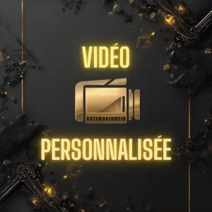Texte "VIDÉO PERSONNALISÉE" en lettres lumineuses sur fond noir avec une icône de caméra dorée au centre.